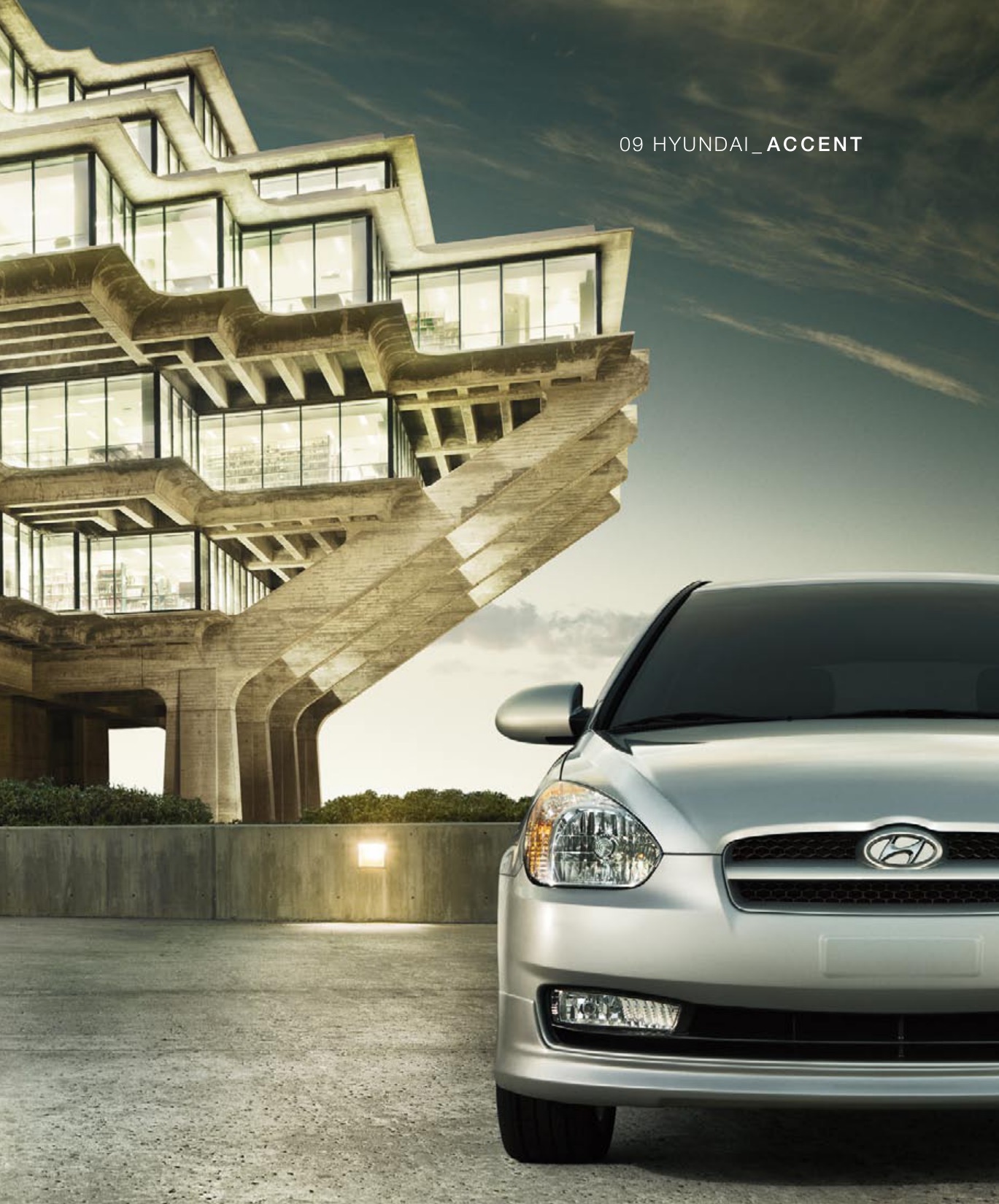 2009 Hyundai Accent Brochure Page 2